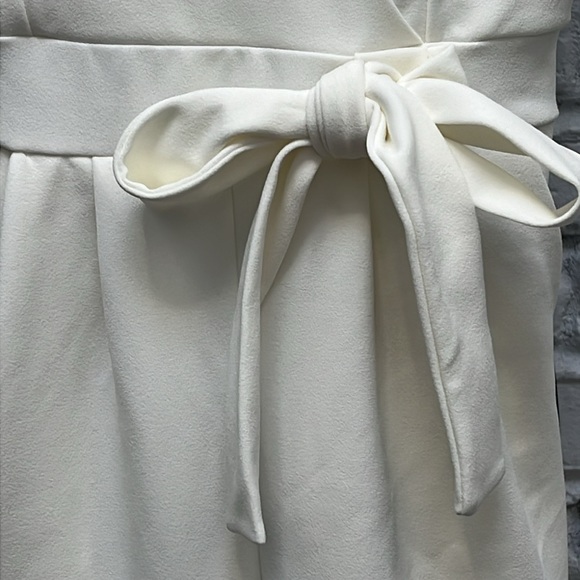 ⚪️ NWT ASOS Outrageous Fortune Winter White Bow Waist Cropped Jumpsuit size 6 - Picture 9 of 15